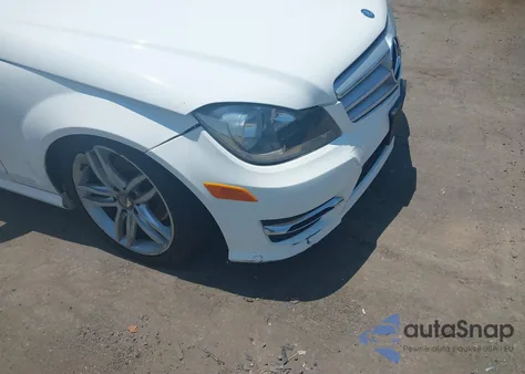 2013 Mercedes-Benz C 250 Luxury/Sport из США, поврежденный, VIN WDDGF4HB8DA845940